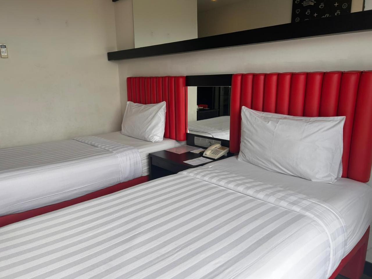 Kalya Hotel Bandung Dago Exterior photo